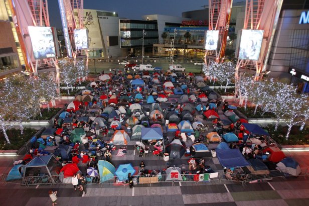 twilight-fans-in-line